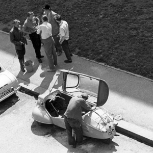 Herbert Wendling, München 1930 - 1960, Vor dem Wohnhaus der Familie Wendling